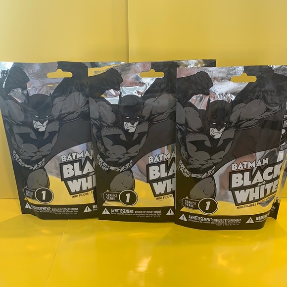 Black and White Batman mini figure - Picture 1 of 3
